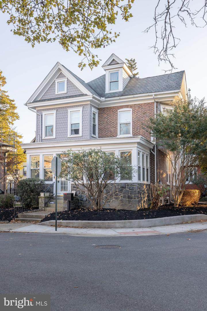 522 20TH Street - Photo 1