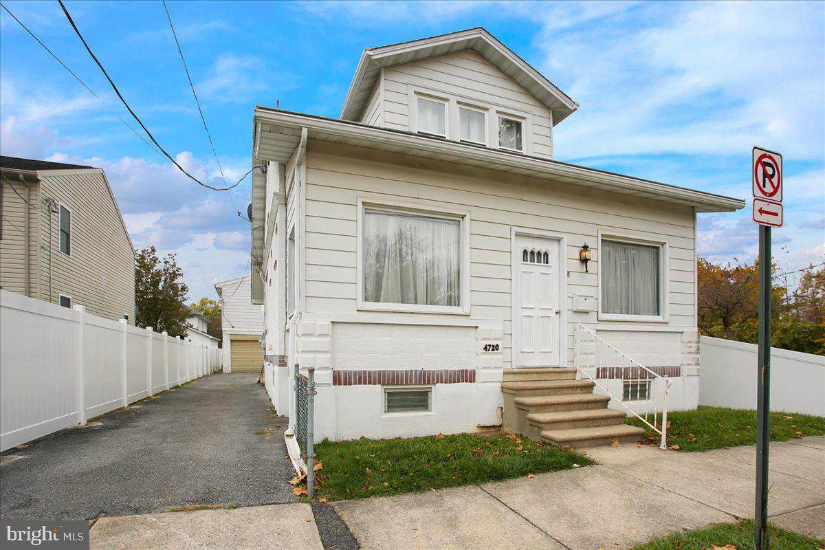 4720 10TH Avenue - Photo 1