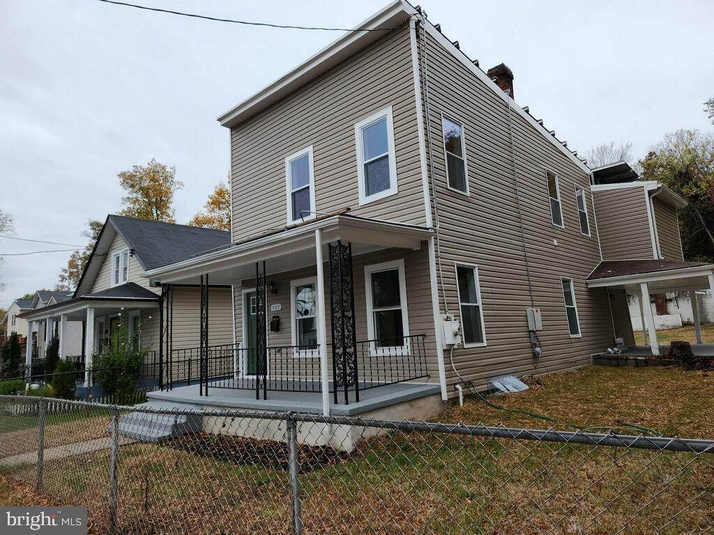 727 Larchmont Avenue - Photo 1