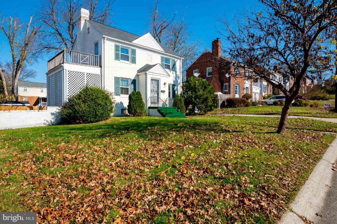 1614 Oakview Drive - Photo 1