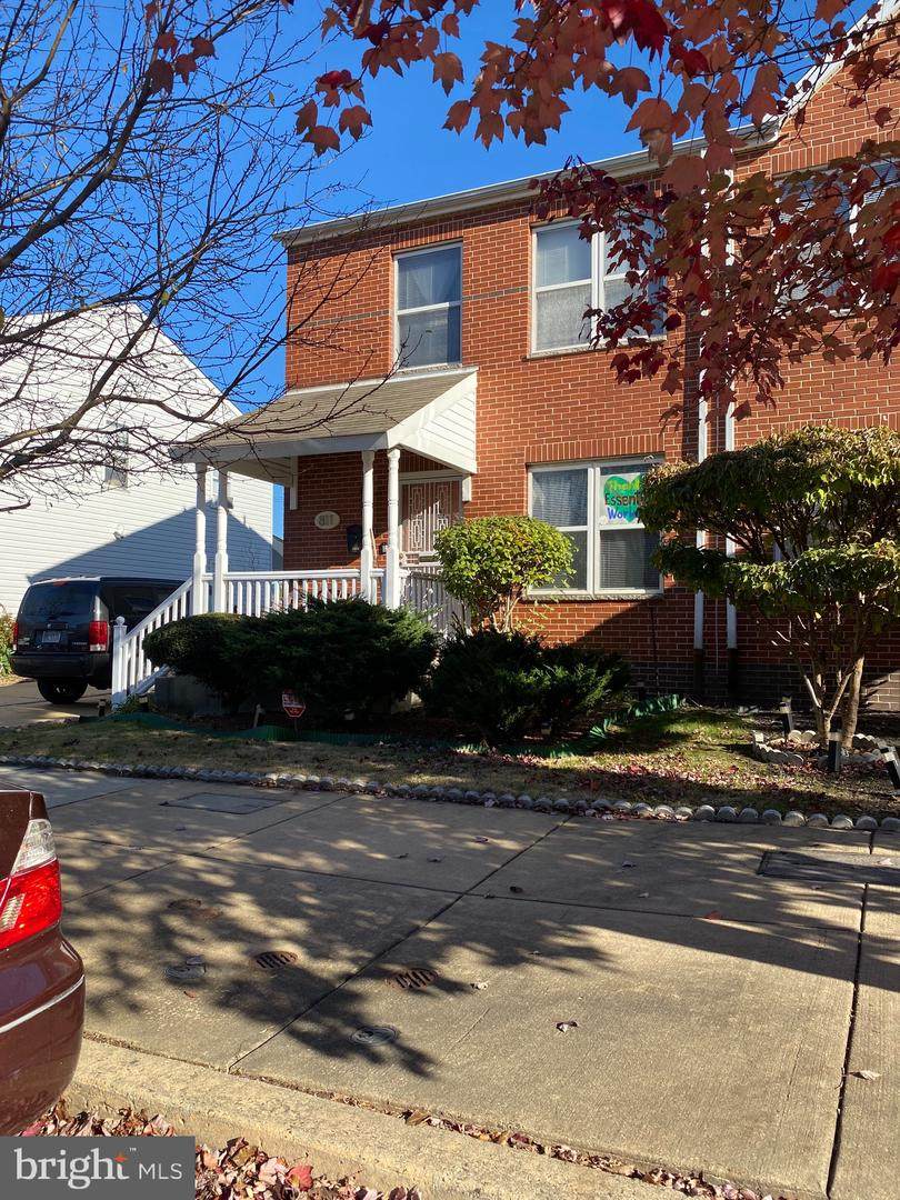 811 Park Avenue - Photo 1