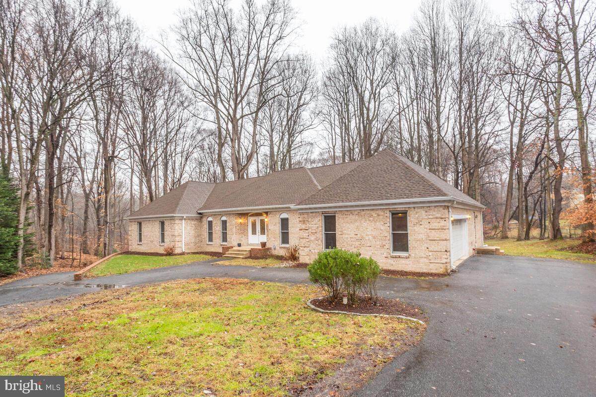 1085 Pemberton Lane - Photo 1