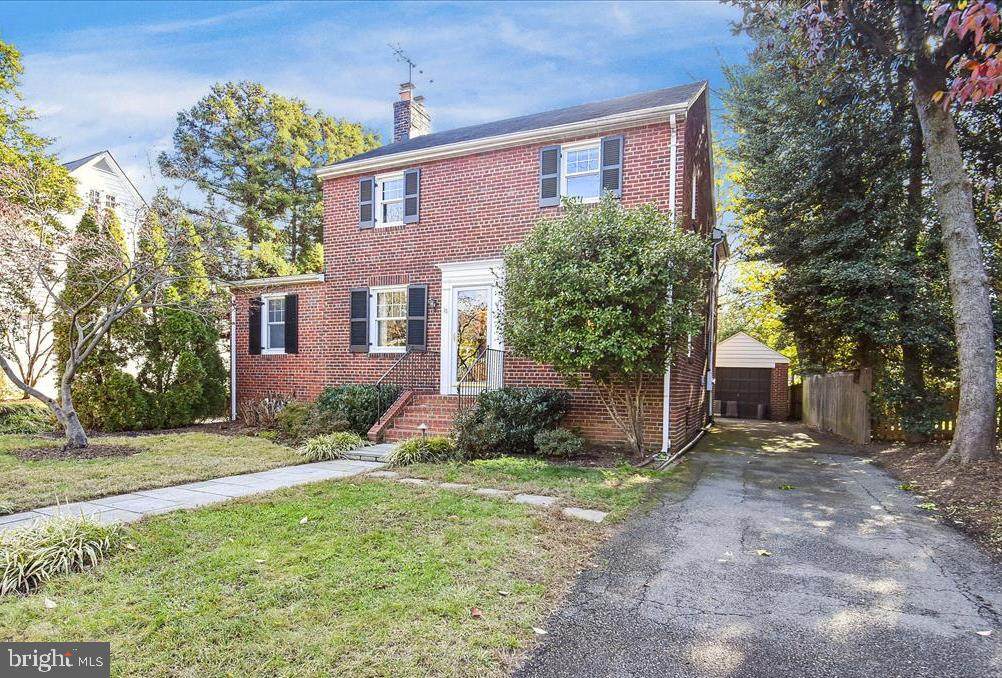 18 Rosemont Avenue - Photo 1
