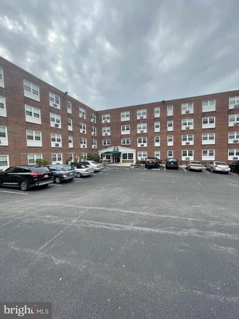 5720 Wissahickon Avenue - Photo 1