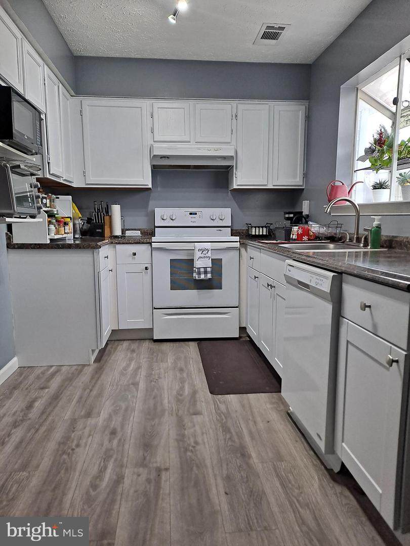 6301 Whistlers Place - Photo 1