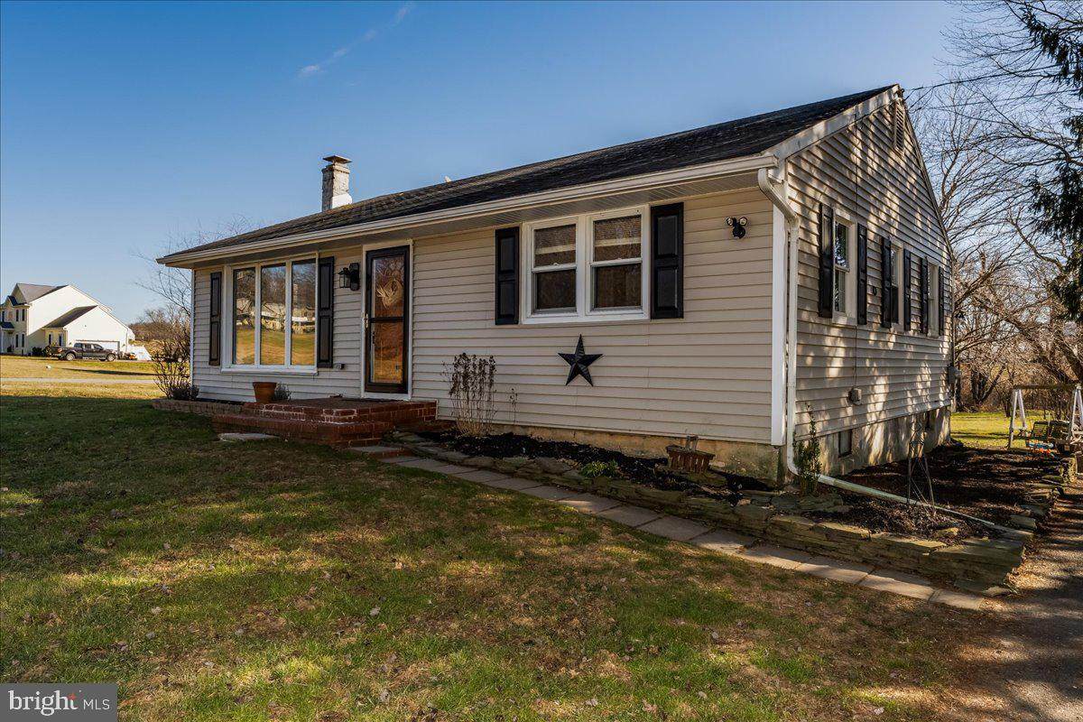 320 Street Road - Photo 1