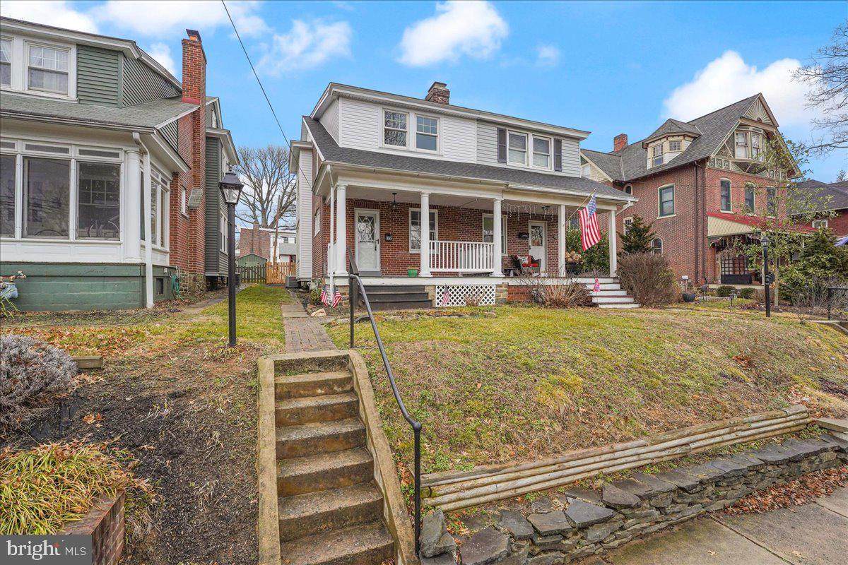 105 6TH Street - Photo 1