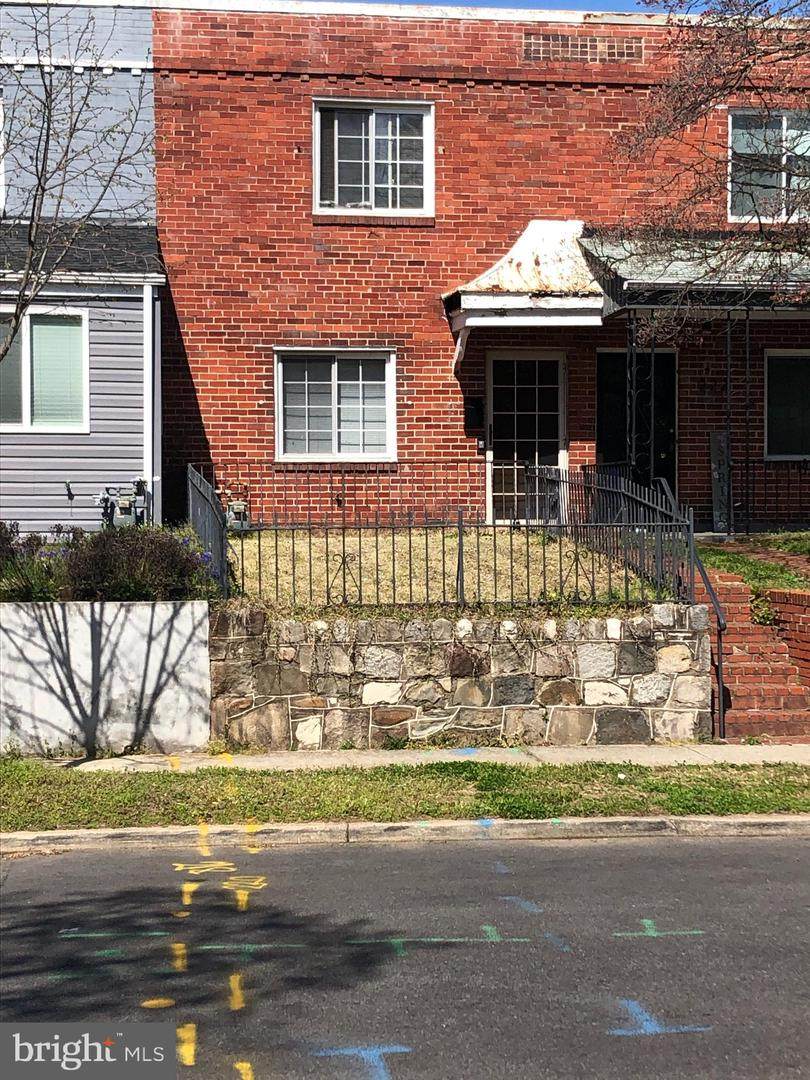 220 33RD Street - Photo 1