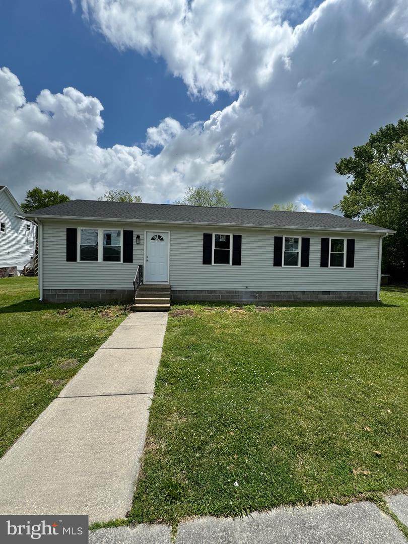 611 Clarke Avenue - Photo 1