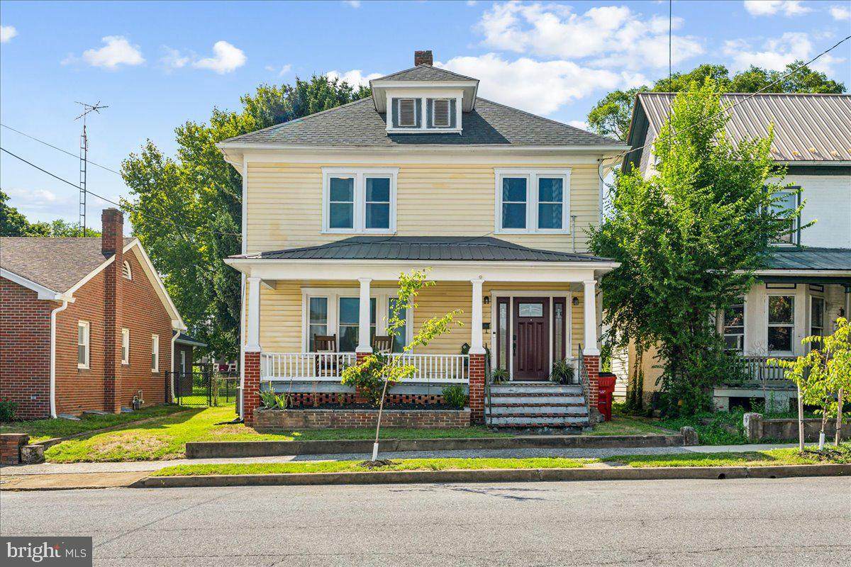 715 New York Avenue - Photo 1