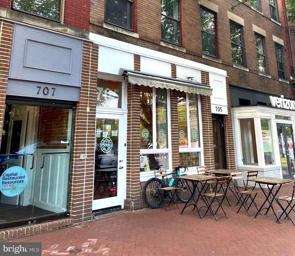 705 8TH Street - Photo 1