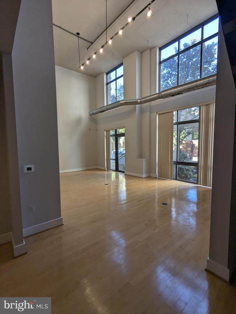 520 John Carlyle Street - Photo 1