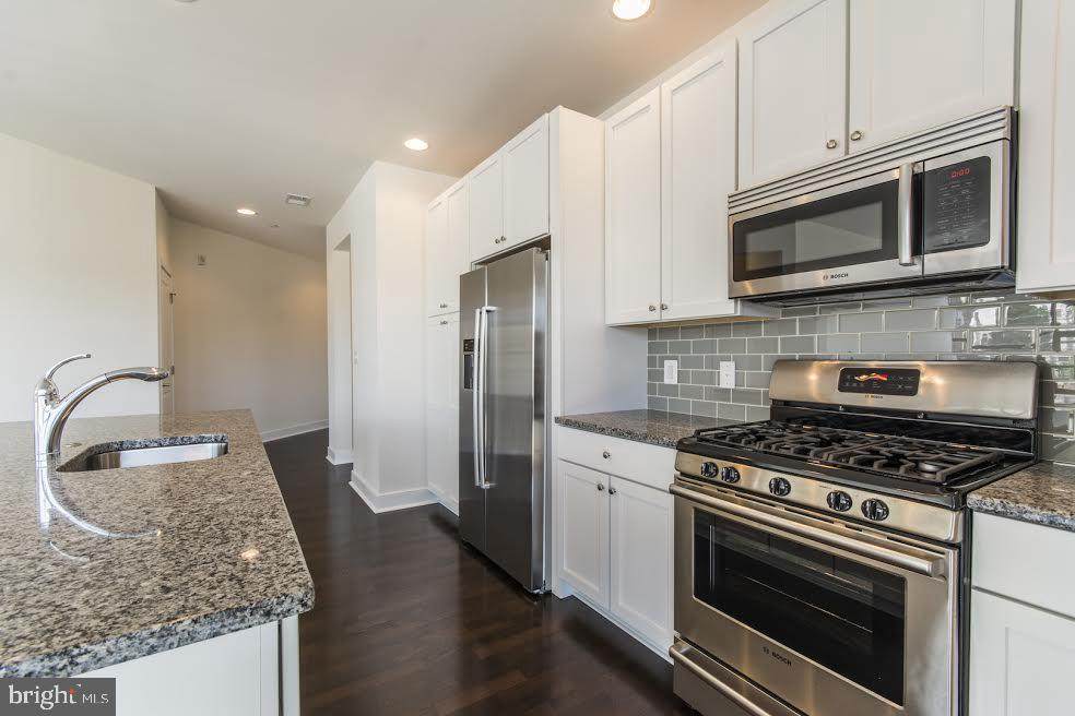 600 24TH Street - Photo 1