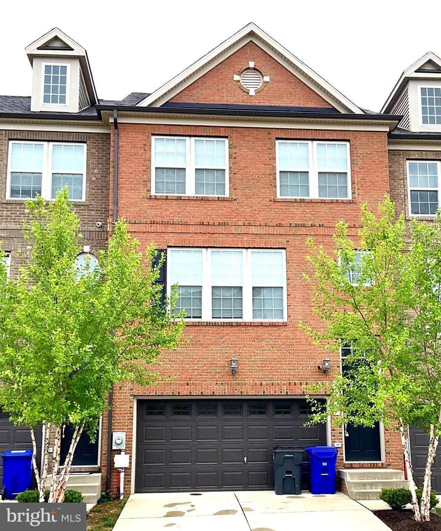 2727 Golden Gate Place - Photo 1