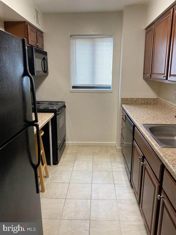 1420 Locust Street - Photo 1