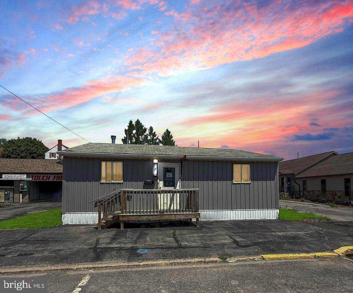 818 Hannah Street - Photo 1