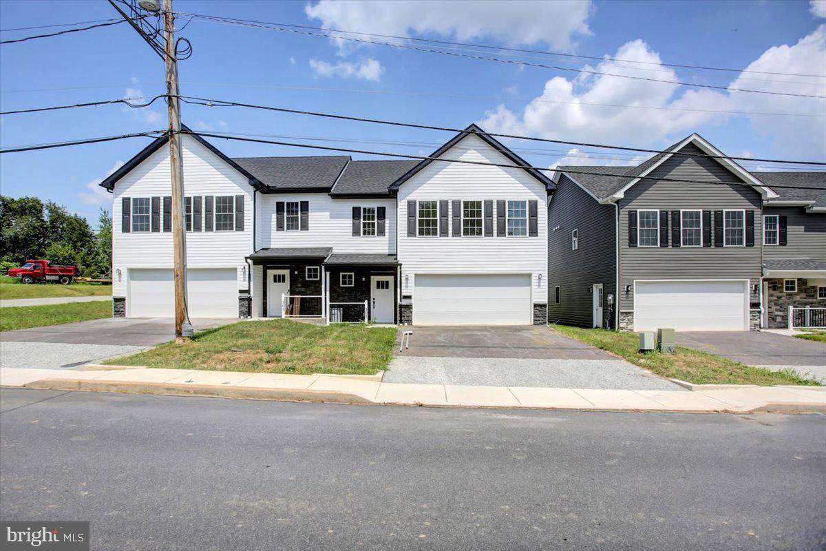 305 Grandview Ave - Photo 1