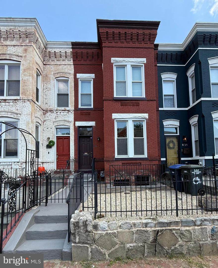 833 11TH Street - Photo 1