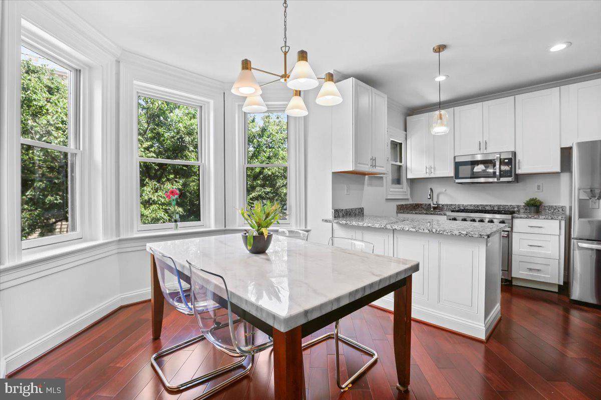 1832 Calvert Street - Photo 1