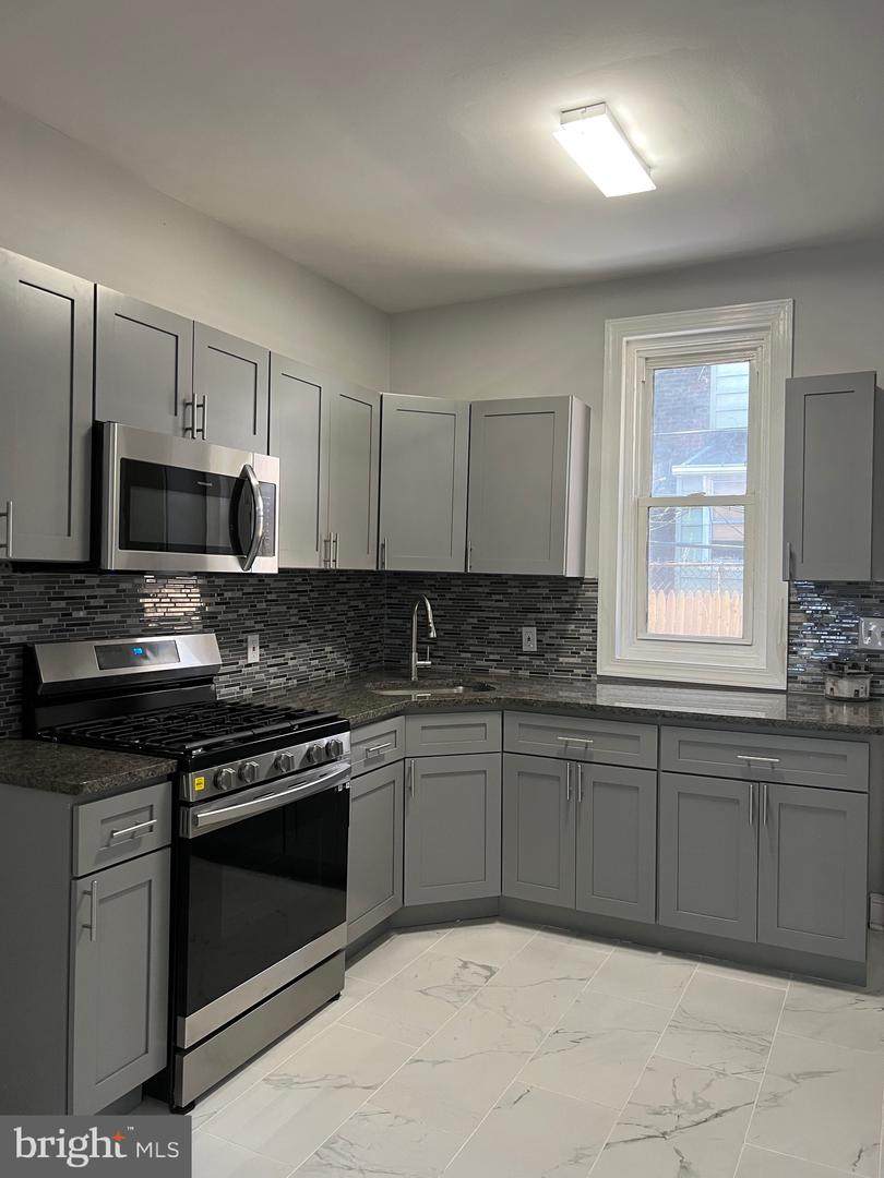 2758 Newkirk Street - Photo 1