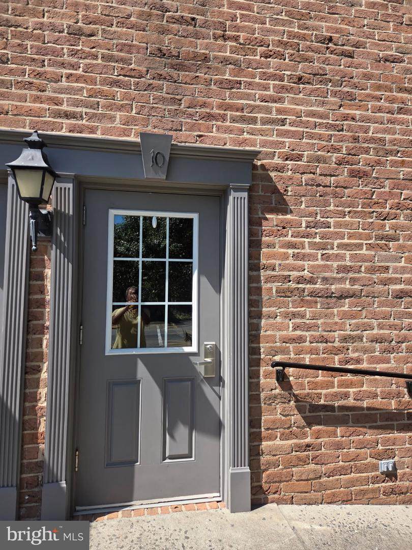 10 Main Street - Photo 1