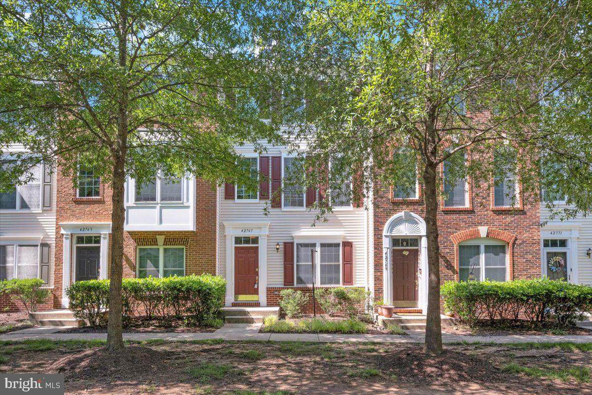 42767 Hollingsworth Terrace - Photo 1