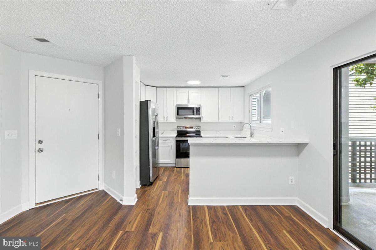 1504 Summerchase Court - Photo 1