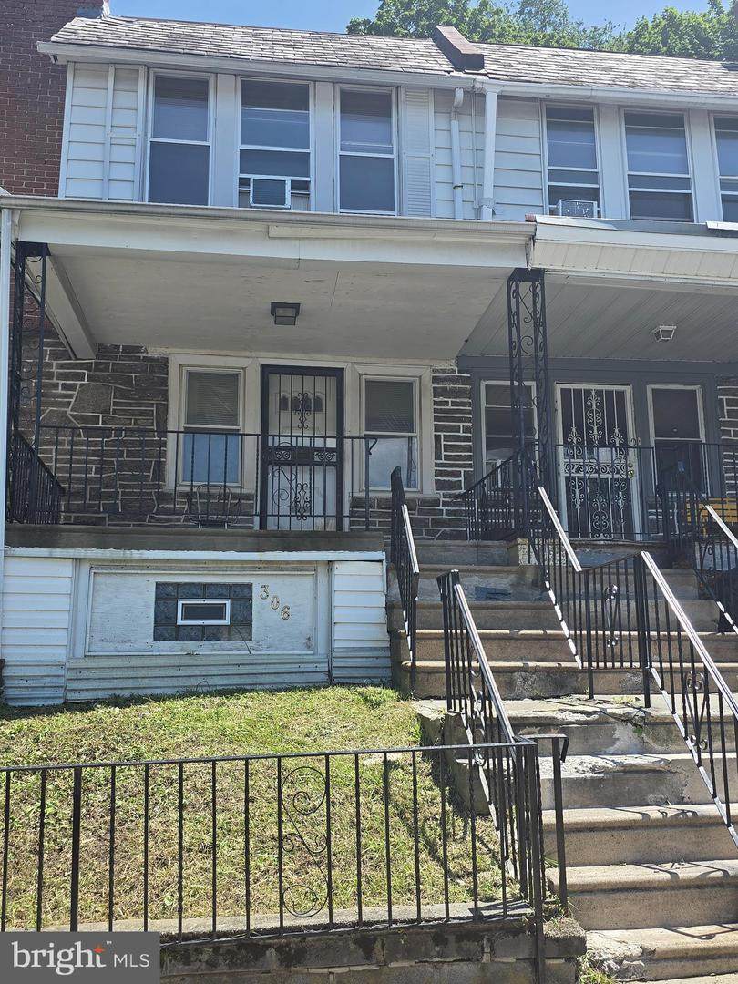 306 Queen Lane - Photo 1