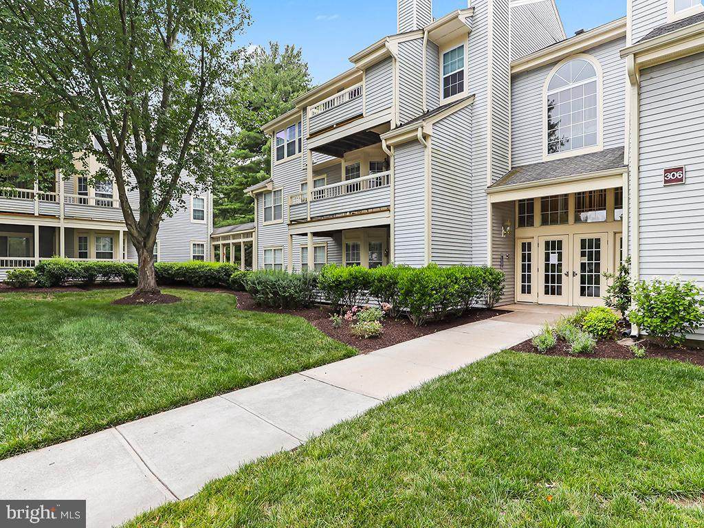 306 Trinity Court - Photo 1