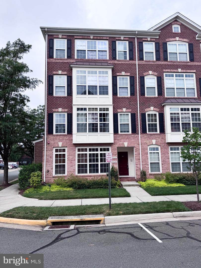19295 Harlow Square - Photo 1
