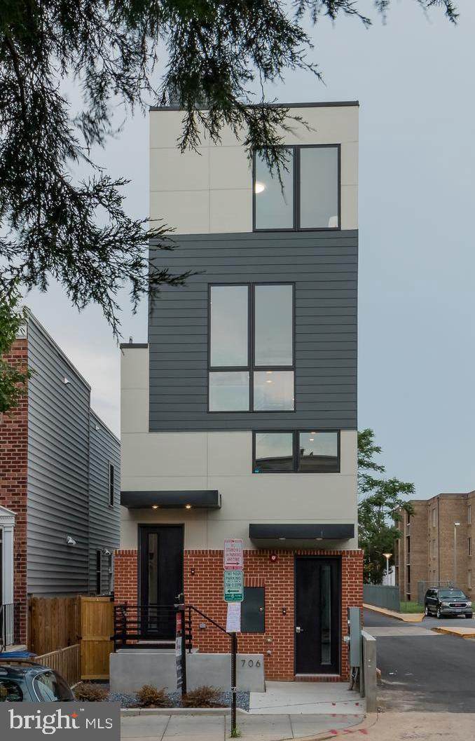 706 16TH Street - Photo 1