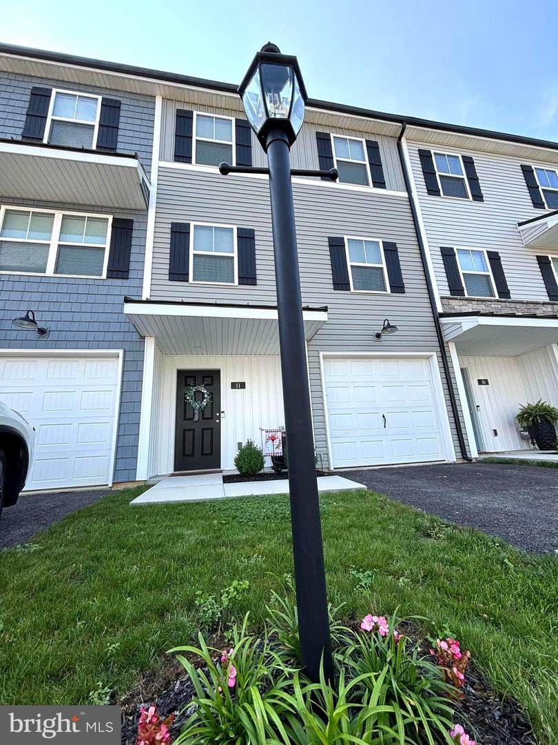 11 Landing Place - Photo 1