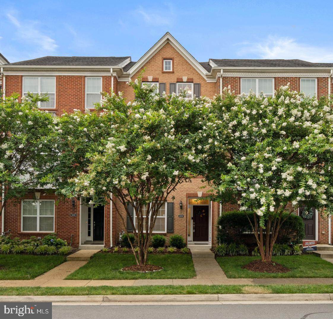 23058 Weybridge Square - Photo 1