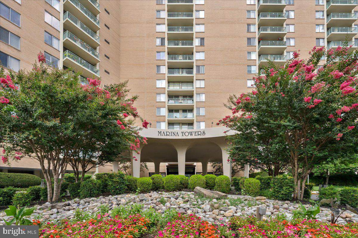 501 Slaters Lane - Photo 1