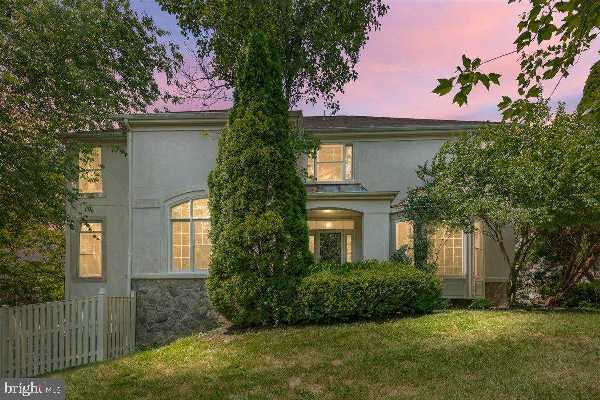2906 Strathaven Place - Photo 1