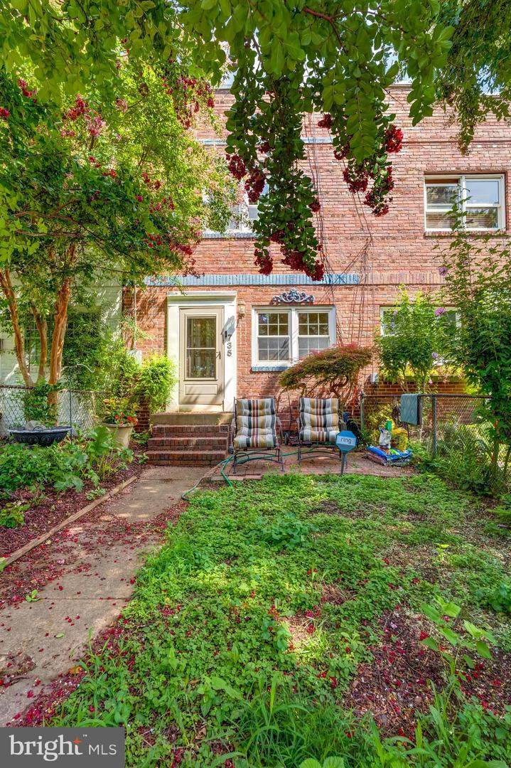 735 Bernard Street - Photo 1