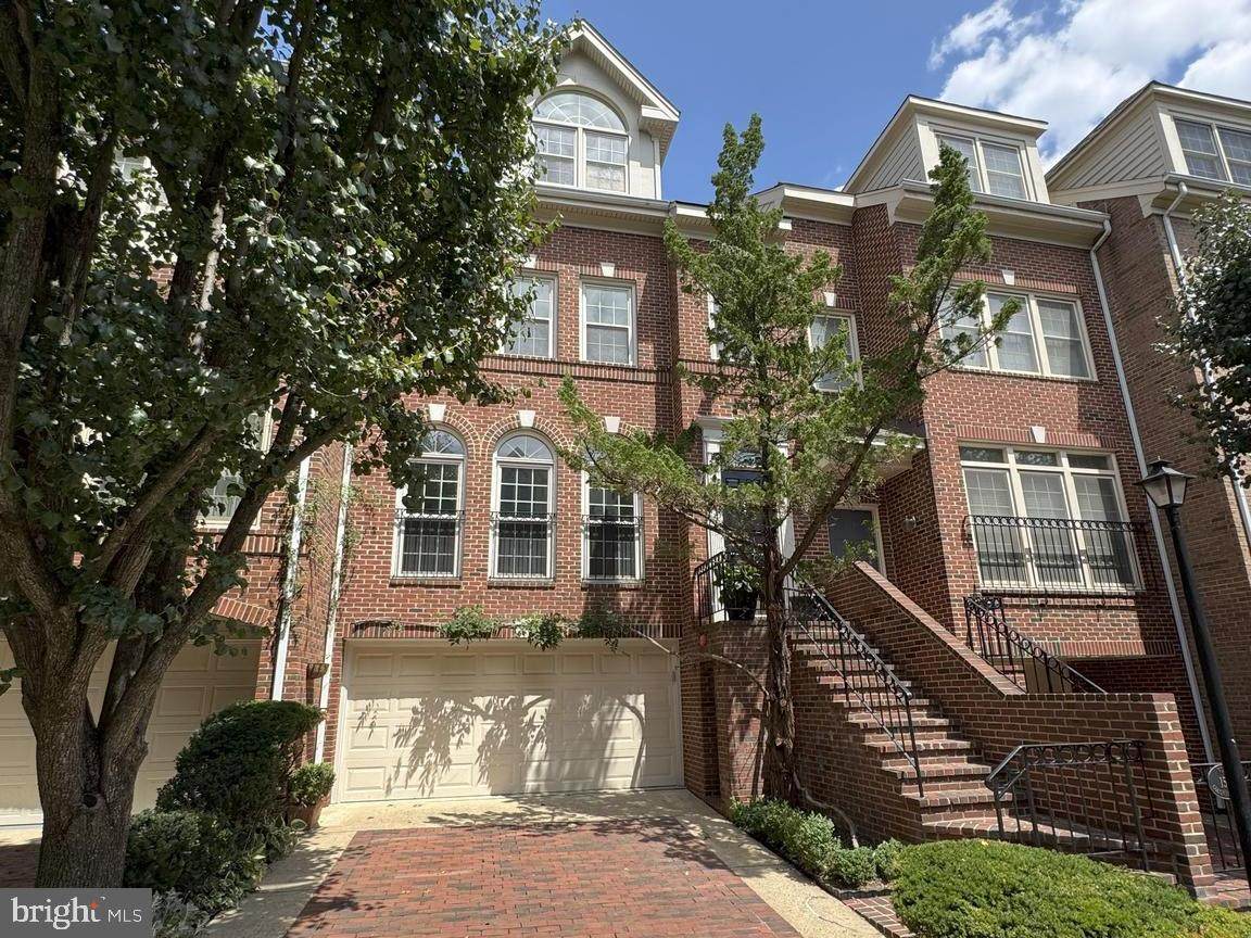 1533 Colonial Court - Photo 1