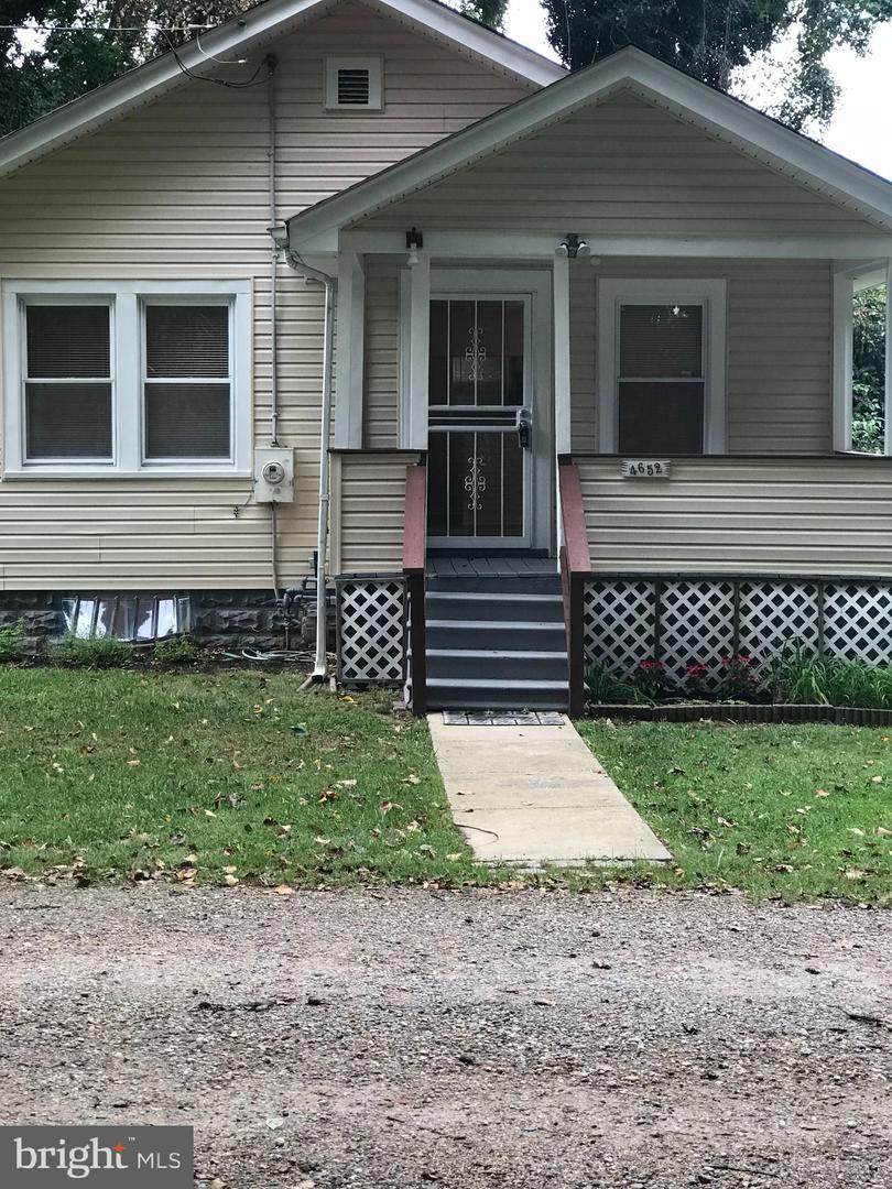 4652 Bennett Avenue - Photo 1