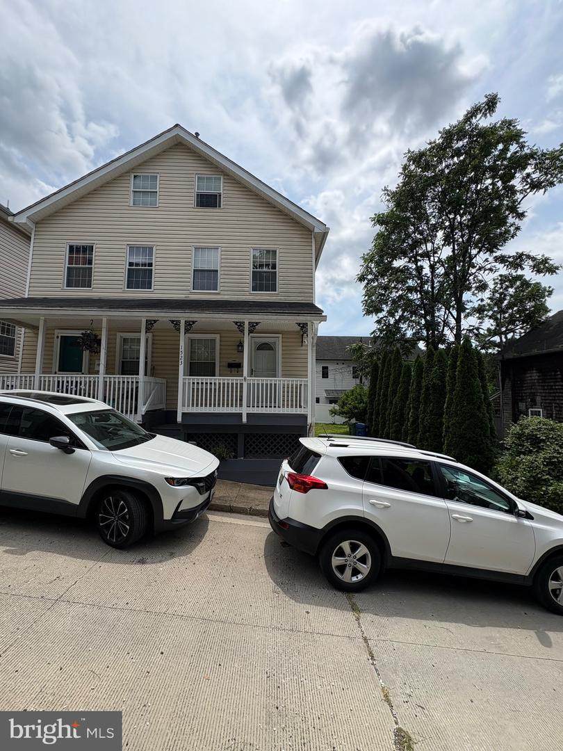 1523 Baldwin Street - Photo 1