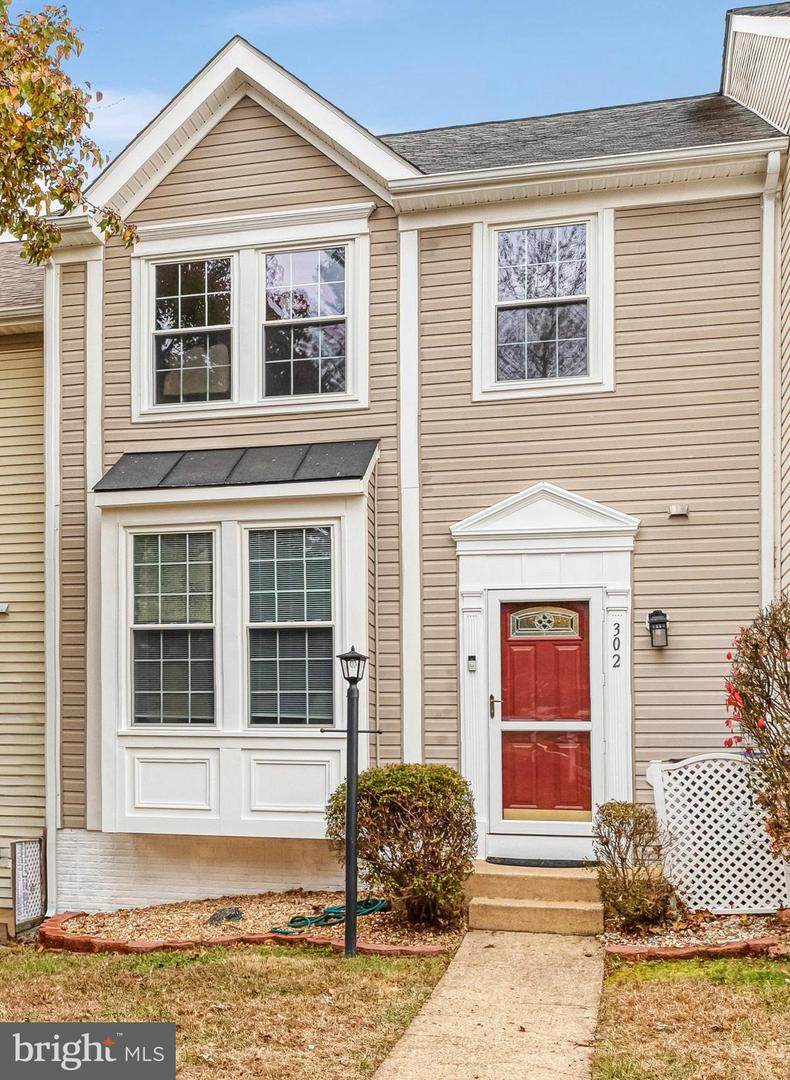 302 Pinnacle Drive - Photo 1