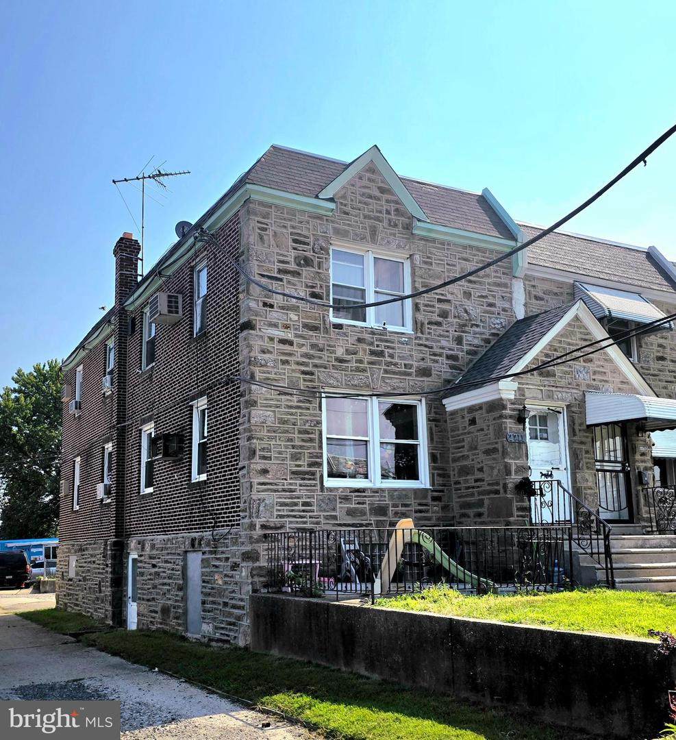 2711 Unruh Avenue - Photo 1