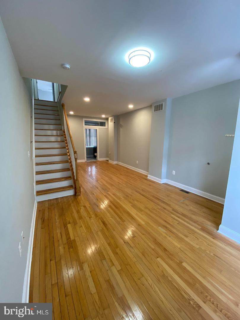 325 21ST Street - Photo 1