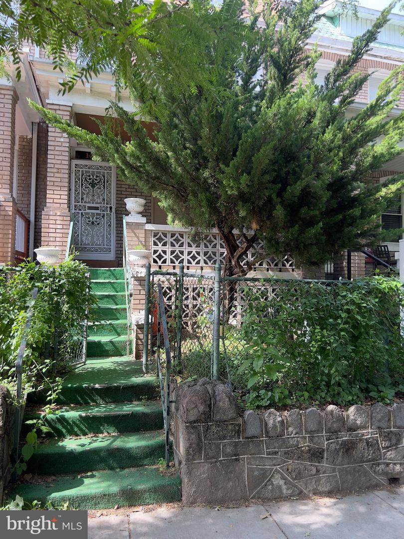 1418 E Street - Photo 1