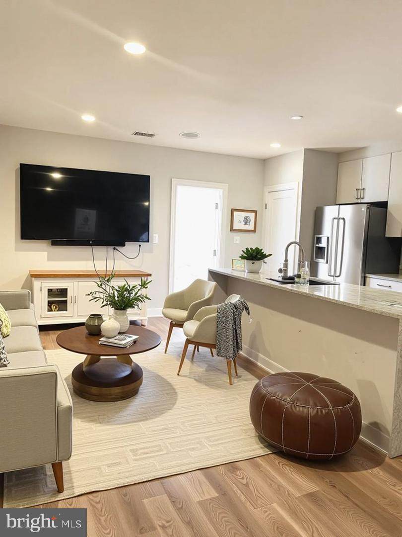 913 Quincy Street - Photo 1