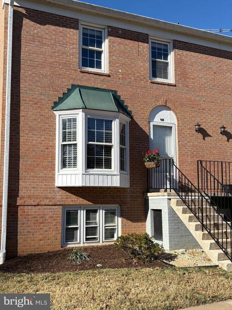 90 B Leeds Ct East - Photo 1