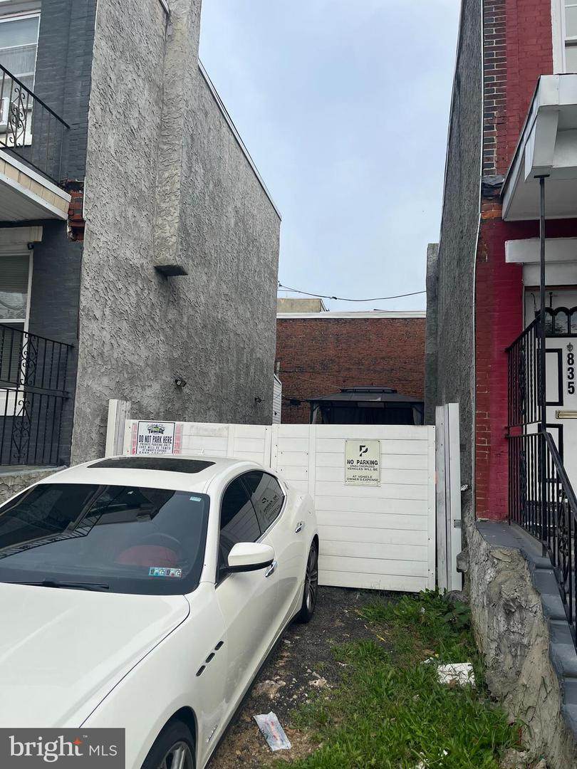 837 50TH Street - Photo 1