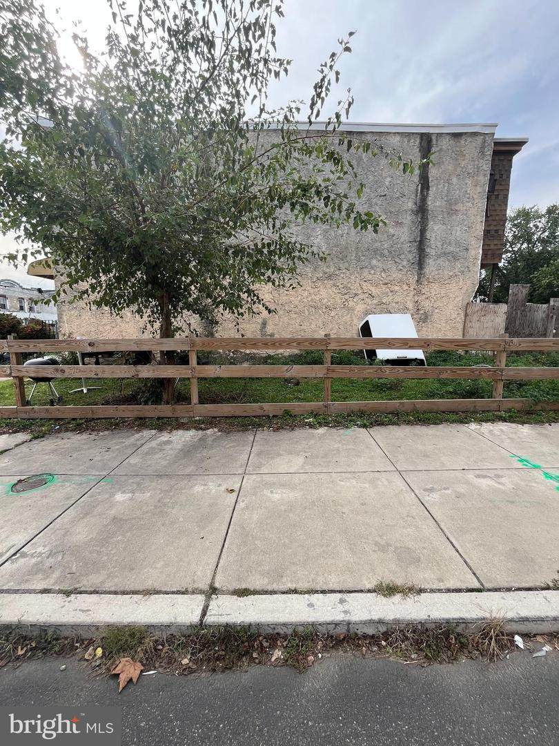 5423 Thompson Street - Photo 1