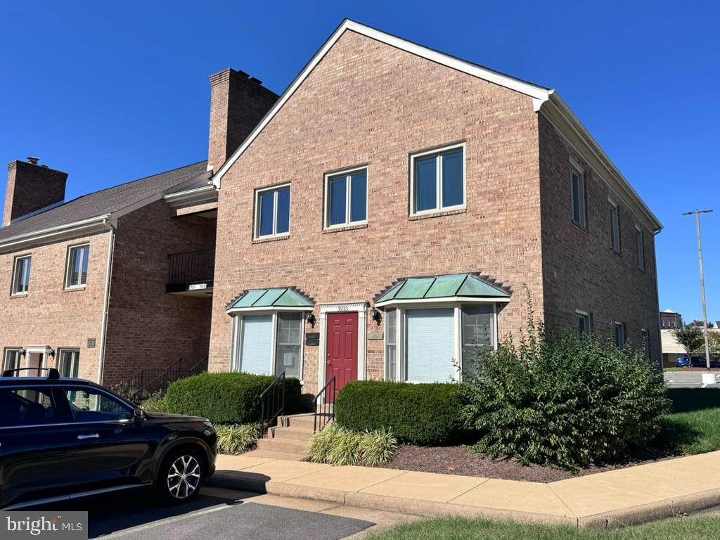 3935 University Drive - Photo 1