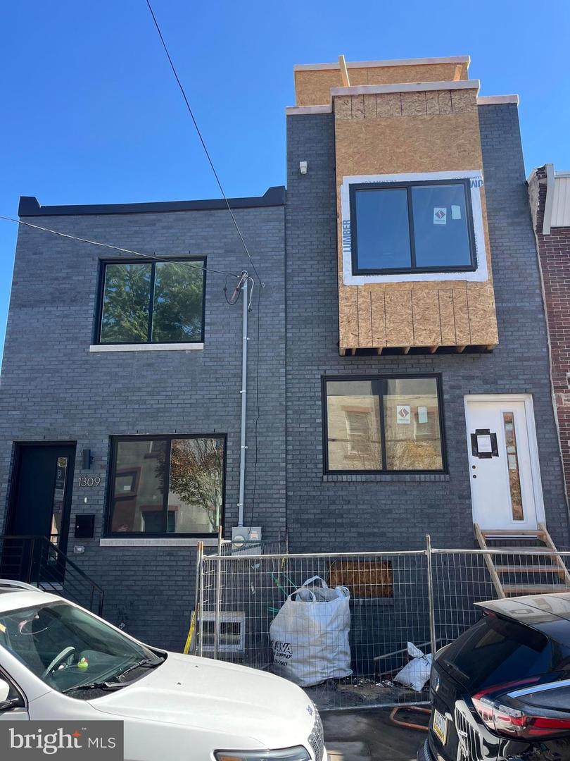 1309 32ND Street - Photo 1