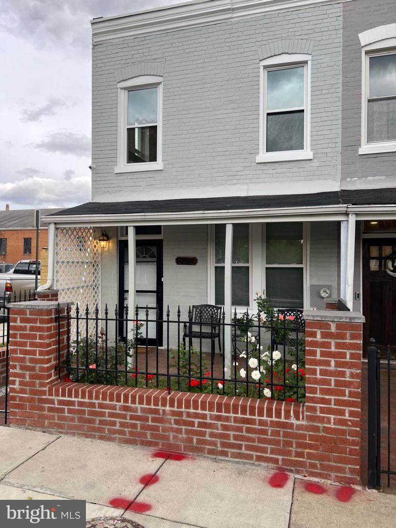 633 18TH Street - Photo 1